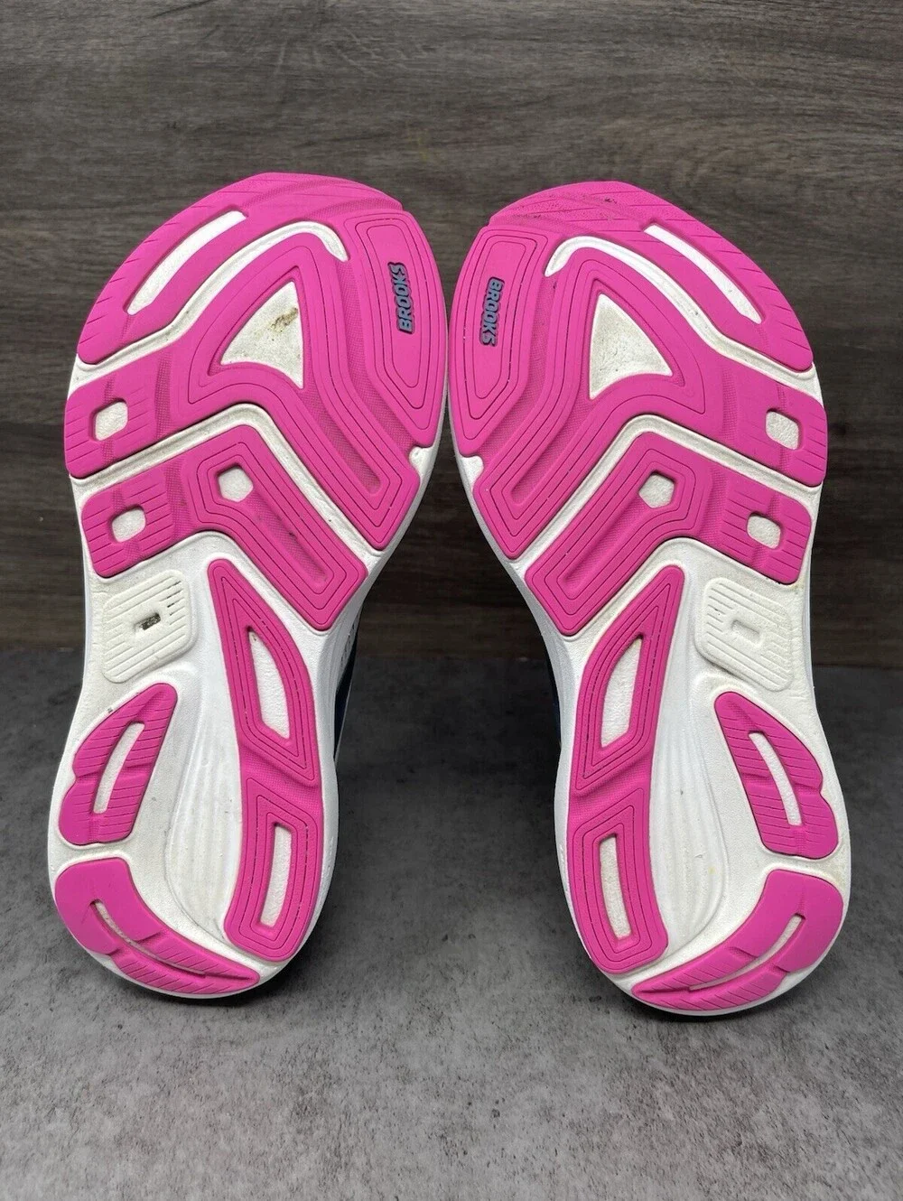 Brooks Revel 8 White Moonlight Pink Size 9 Womens Running Shoes Sneakers